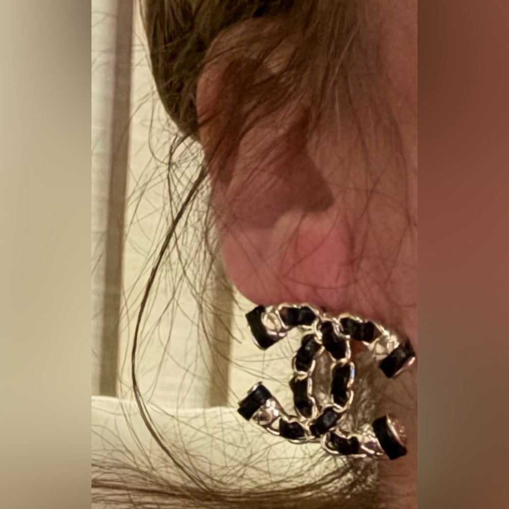 Authentic Chanel Gold and Black Lambskin Leather Interlocked CC Earrings $1825 - Picture 7 of 7